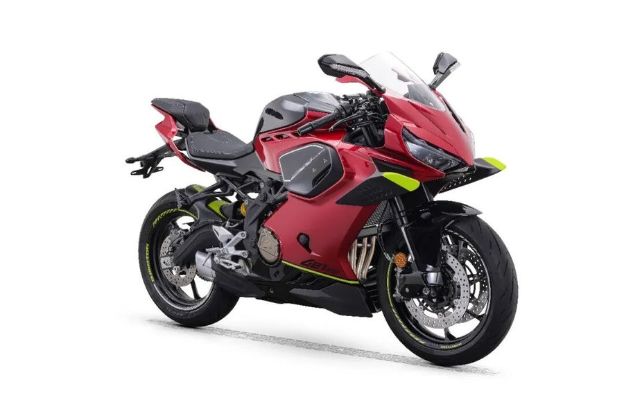 烈火 钱江的新赛421 VS 川崎新ZX-4R/RR，同台竞技凭实力说话,摩托范