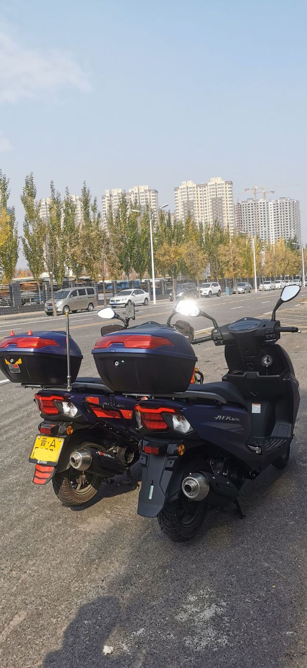 豪爵afr125双胞胎