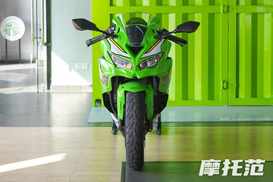 59800元的川崎ZX-4R：高转四缸的执念，还是定价的傲慢？你会选择它当座驾？