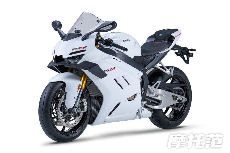 43800元的820RR，张雪机车给三缸跑车立了个新标杆