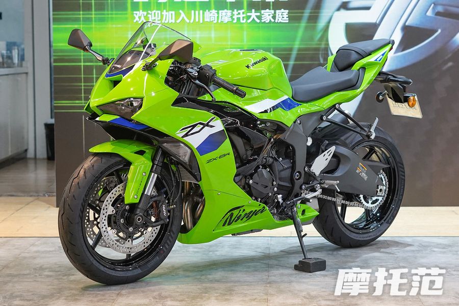 2026款川崎Ninja ZX-6R，是一款129匹的四缸猛兽，主打赛道性能与街道