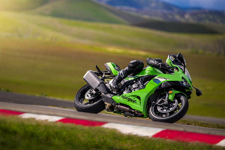 129匹四缸狂徒，赛道猛兽下凡，街道也能撒野——2026款川崎ZX-6R