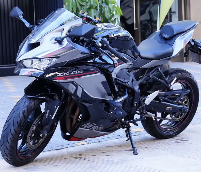 花6万买四缸仿赛，ZX-4R这波降价直接把我的信仰打骨折了
