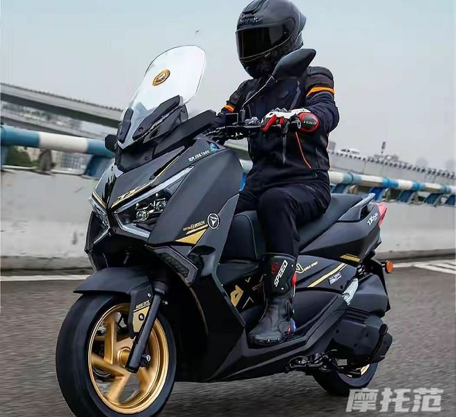 天鹰TX150F黑金版，1.37万的150内卷王，VVT+弯道ABS都给你了,摩托范
