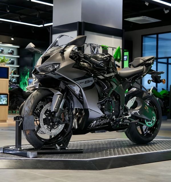 送给自己的ZX-6R，第一天后悔，第二天真香。