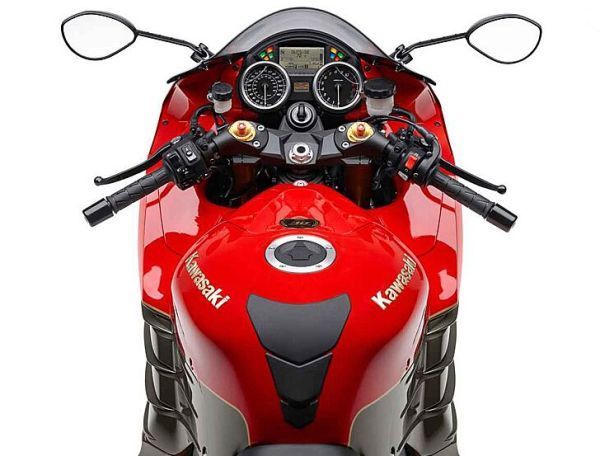 机车美学:外观霸气的六眼魔神ZX–14R