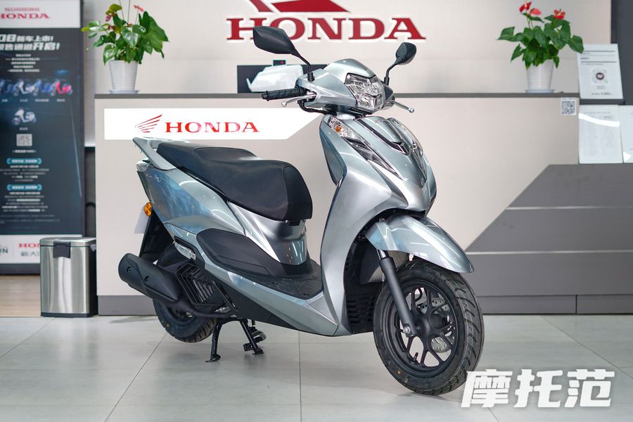 骑本田lead125,乐享生活.125cc踏板摩托 天花板实至名归