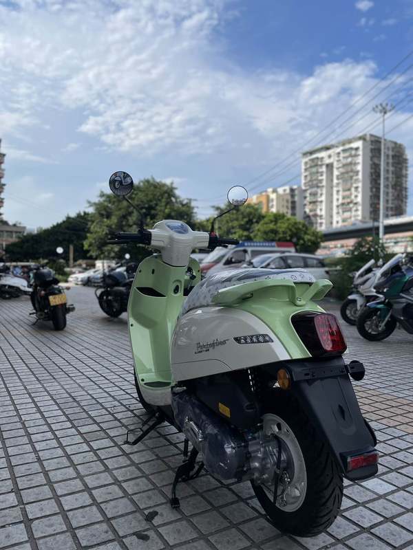 钱江又再一次发布新踏板—菲诺125,并以定价8999元正式上市.