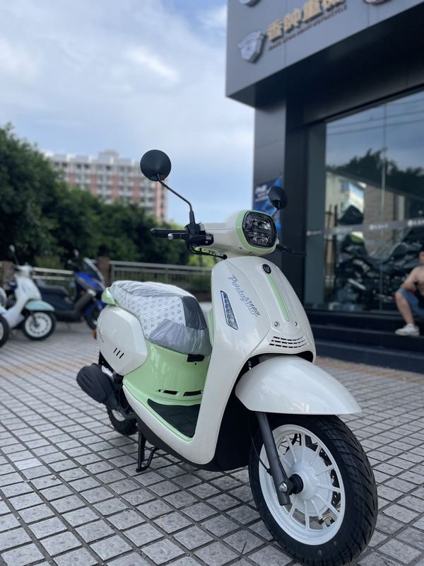钱江又再一次发布新踏板—菲诺125,并以定价8999元正式上市.