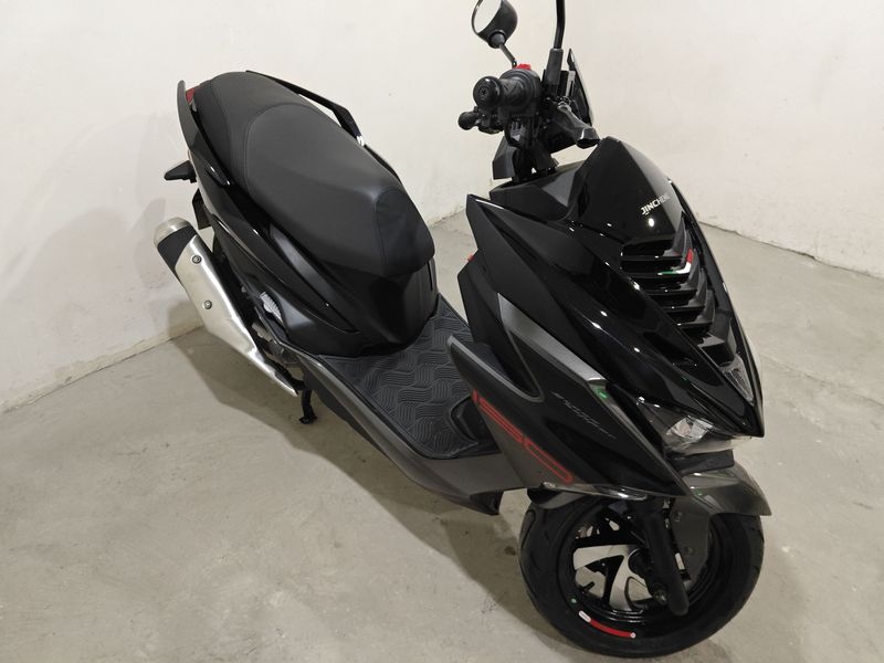 第一辆虫子金城草蜢150