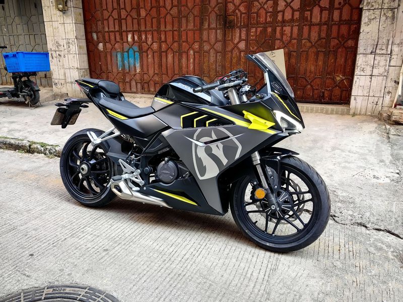 赛科龙rc250,kyb减震,西互卡钳,100km提速5.6 秒,你还不心动吗!