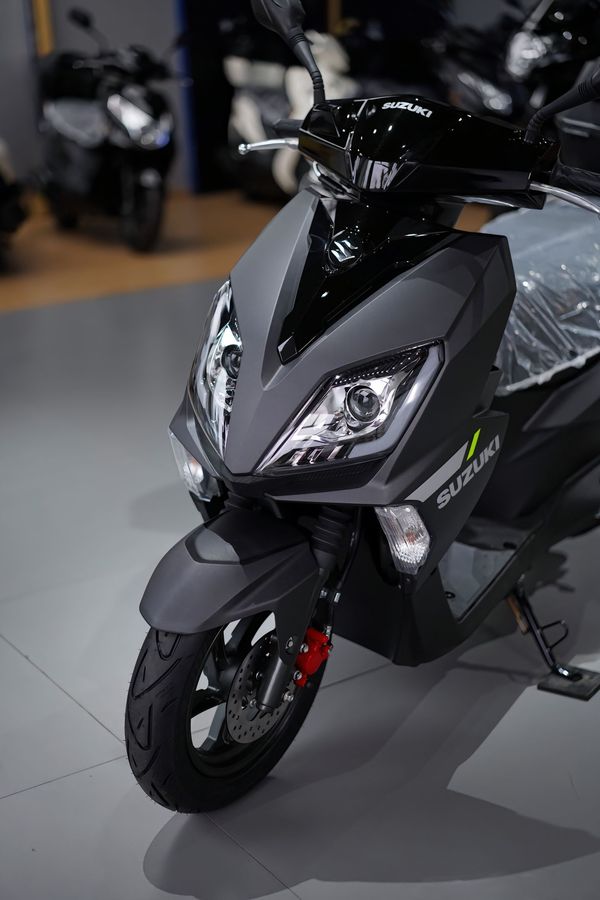 万元左右最强的踏板车铃木uy125!