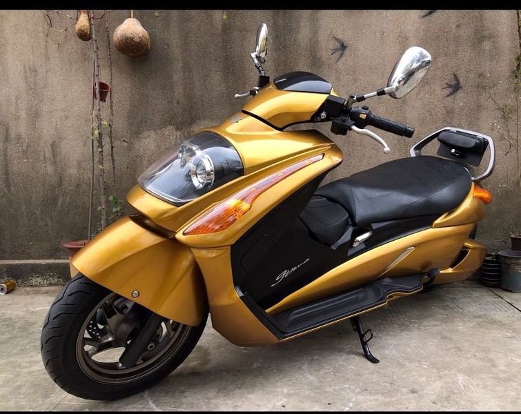 铃木太空船伽马250摩托车 设计感超前