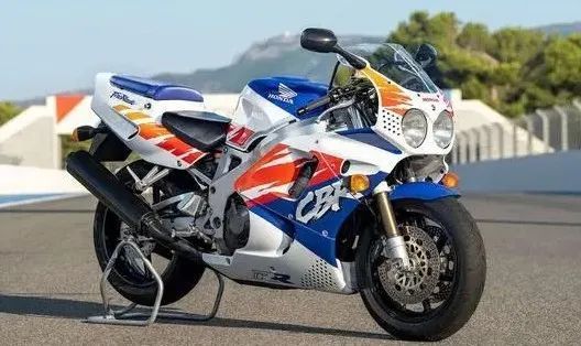 本田 CBR1000RR-R:点燃速度与激情的火刃 Fireblade,摩托范