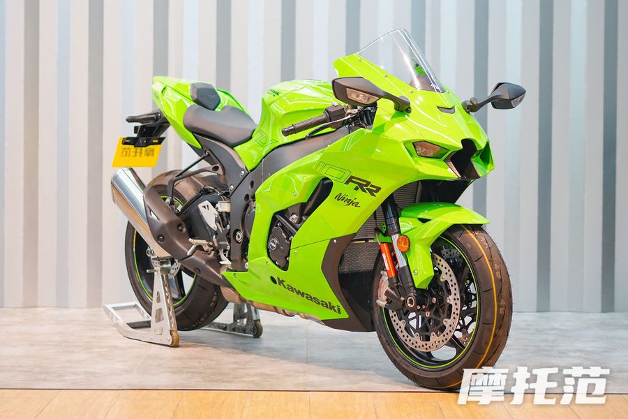 宝马S 1000 RR与川崎大牛Ninja ZX-10R：一场高性能摩托车的横评对决,摩托范