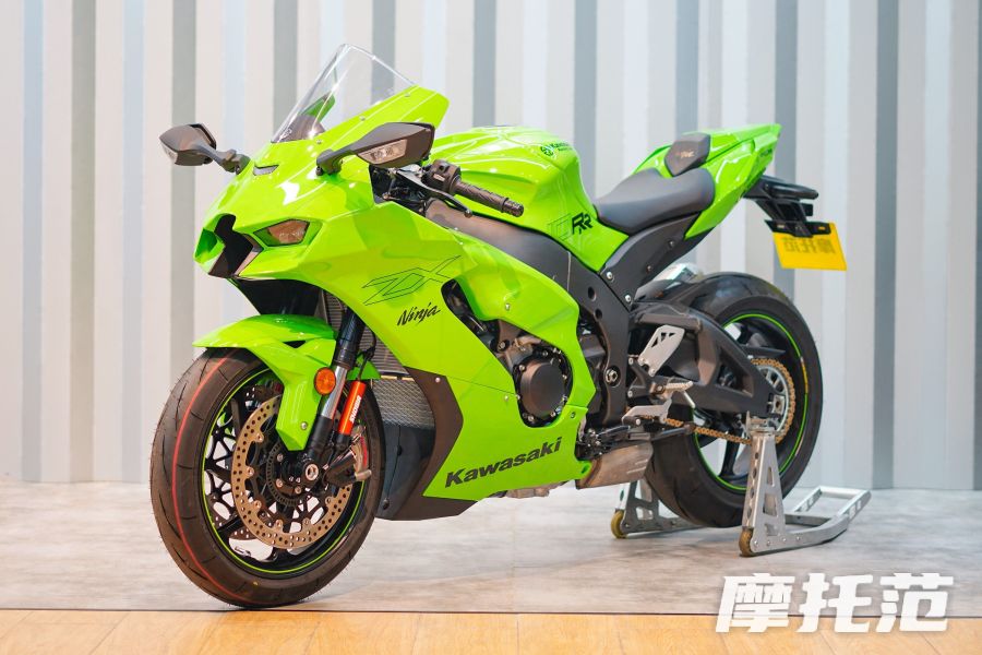 宝马S 1000 RR与川崎大牛Ninja ZX-10R：一场高性能摩托车的横评对决