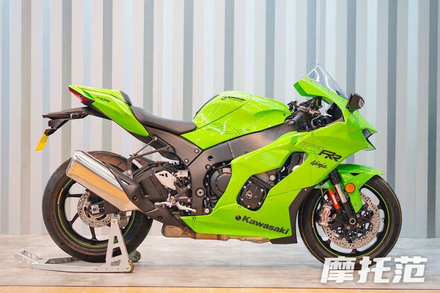宝马S 1000 RR与川崎大牛Ninja ZX-10R：一场高性能摩托车的横评对决,摩托范
