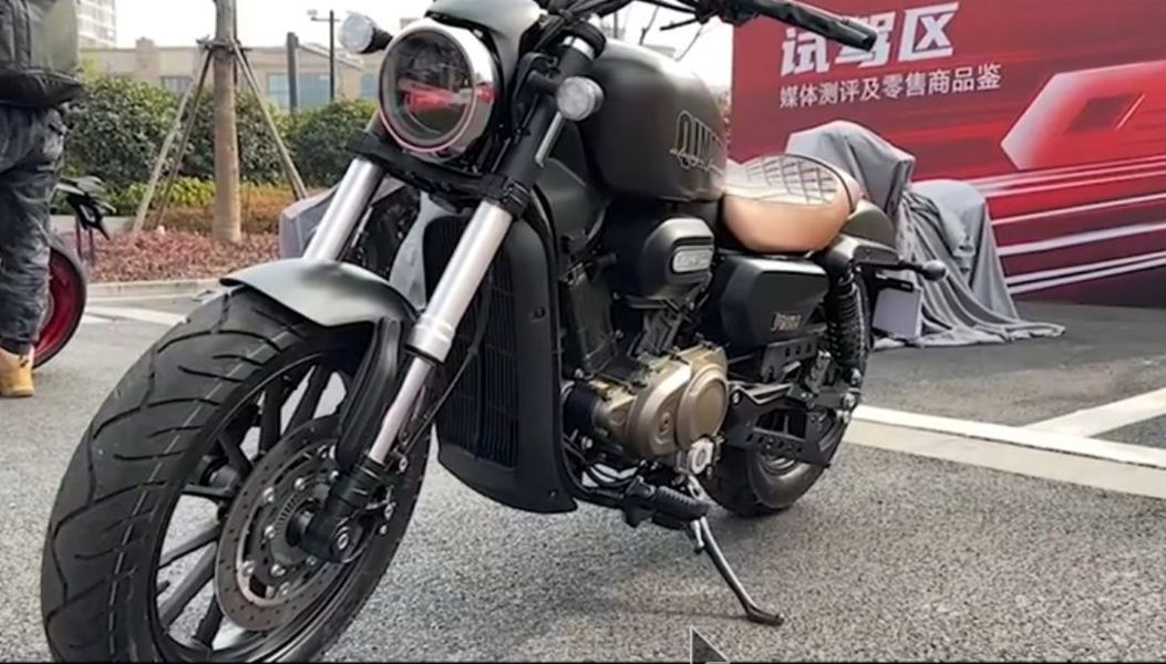 QJMOTOR闪300智能自动挡骑行测评,摩托范