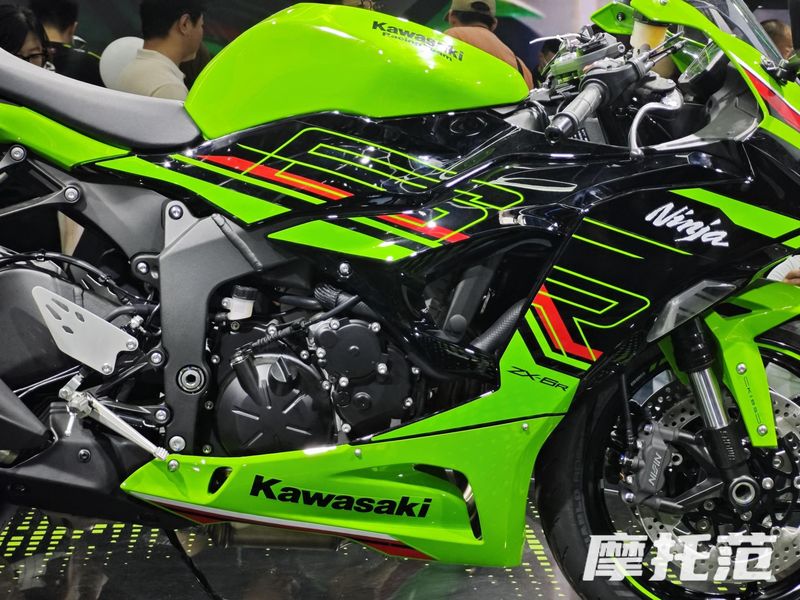 川崎Ninja ZX-6R：速度与激情的完美结合！
