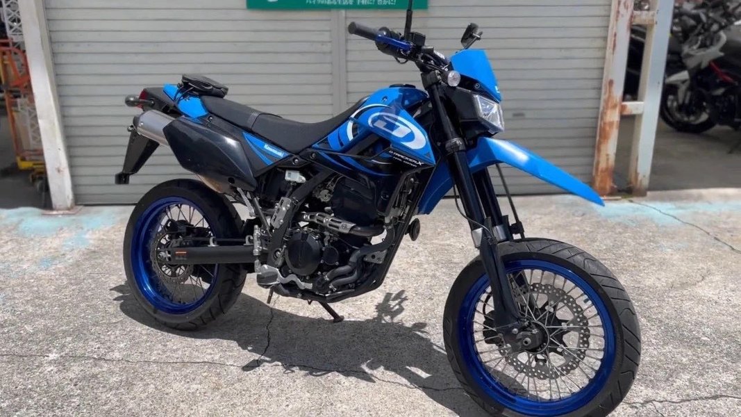 对于初入越野摩托车领域的爱好者来说,选择一款既适合日常通勤又能在