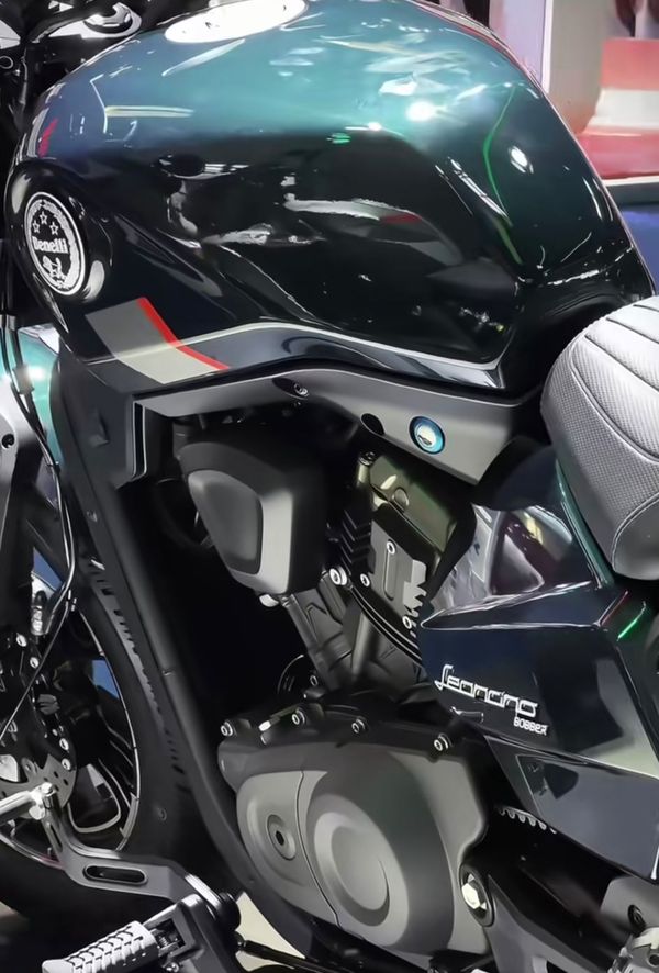 贝纳利400ccv型复古巡航上市,颜值在线,声浪估计也不会差,预计2.