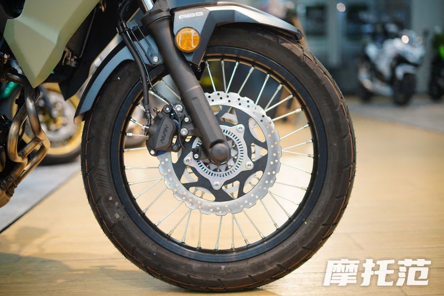 川崎 versys-x 300 拉力车.