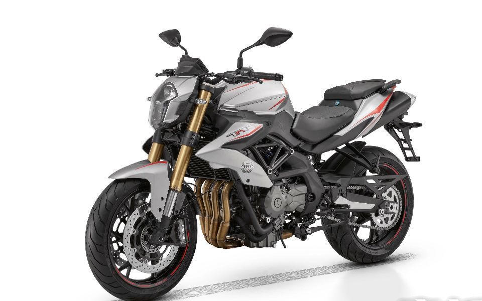 四缸街车贝纳利黄龙600与钱江追600该怎么选?