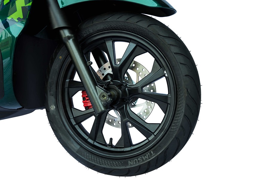 金城摩托近日宣布,其200cc摩旅踏板车"提拉米苏"焕新上市,售价16800元