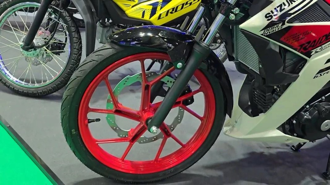 Rambo R151 地表最强150CC!铃木RAIDER R150,轻便易控,强劲动力,通勤首选,摩托范