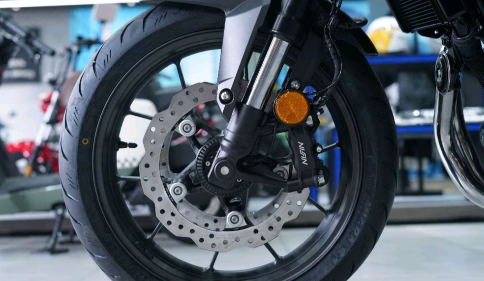 内卷！本田CB400F直降3200元，仅售2.98万，性价比凸显，你会选择它吗？