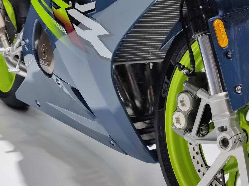 张雪机车品牌在摩博会的惊艳亮相，首款车型——ZX-500RR,摩托范