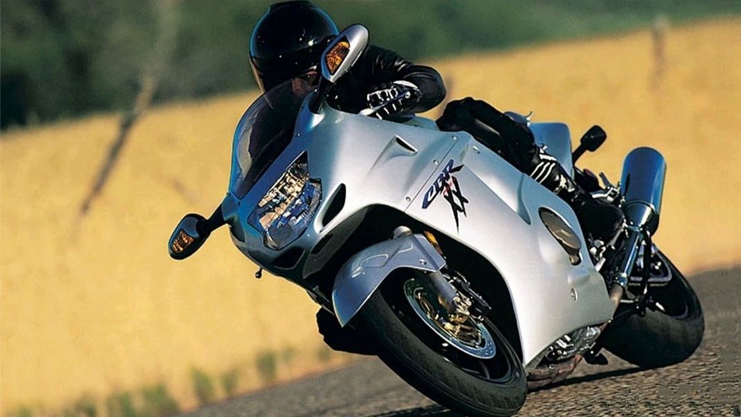老车故事:本田黑鸟CBR1100xx，曾经的速度神话，全球首台时速破300的量