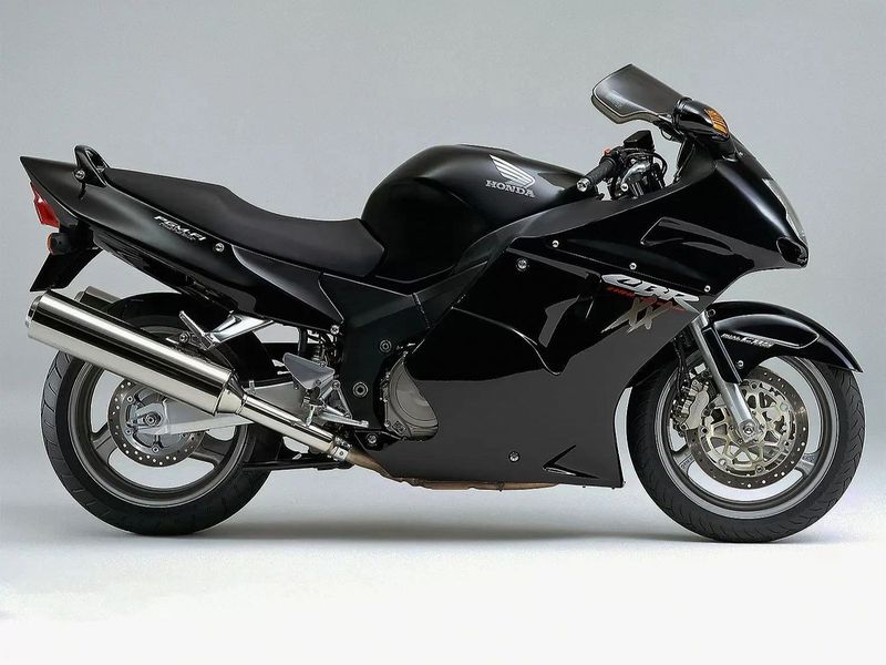 老车故事:本田黑鸟CBR1100xx，曾经的速度神话，全球首台时速破300的量