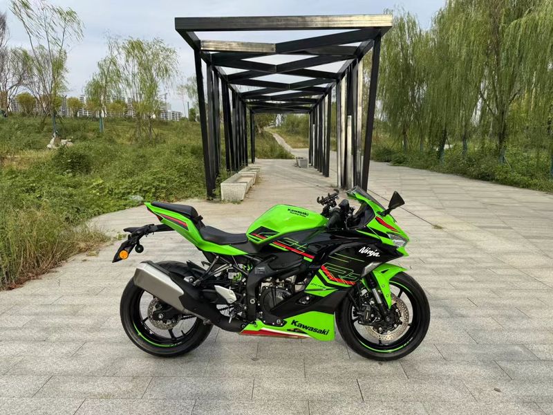 求助！川崎zx4rr和阿普利亚rs660到底选择那一个？到底谁更强？,摩托范