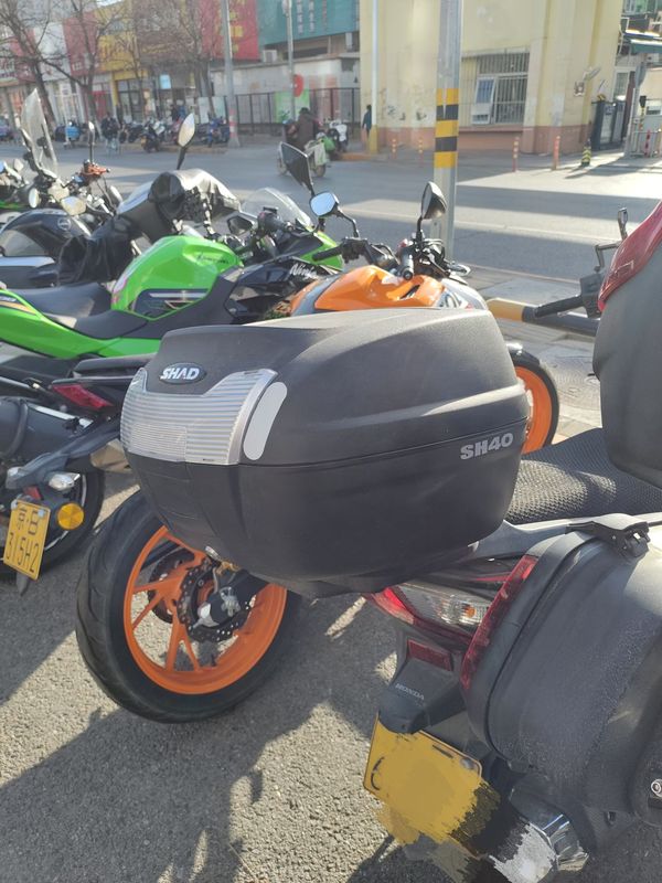 豪爵usr安装夏德39尾箱固定方式与尾箱评测