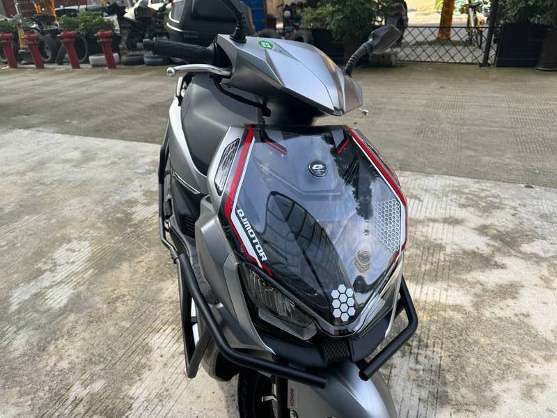 钱江鸿150rs,这可是踏板摩托界的"活力小将",一登场就凭借独特魅力