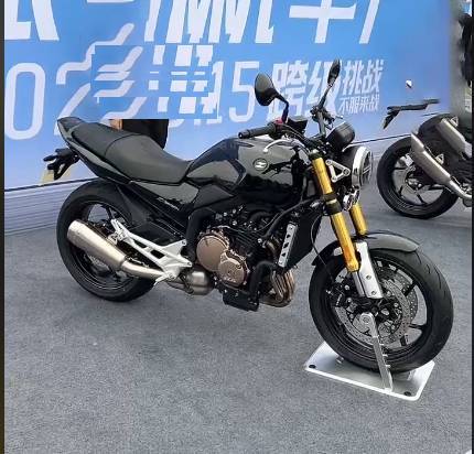 张雪机车双雄出击：ZX-500F复古街车与ZX-820RR性能猛兽的破局之道！