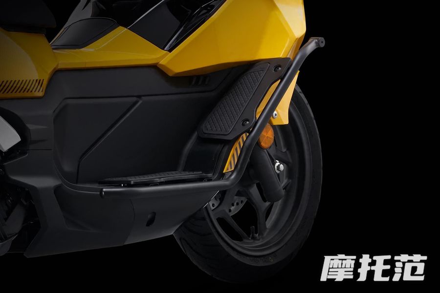 最新审美！ 2025款五羊本田NWG150摩旅版，17980元的机甲风格踏板！