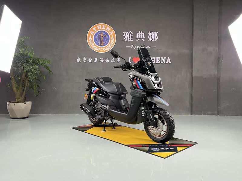 售价9980元，标配ABS+TCS系统，雅典娜ADV150SR正式上市！,摩托范