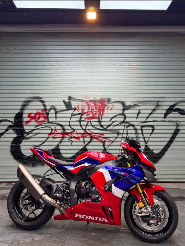 本田火刃CBR1000RR-R SP赛道基因与公路的完美融合,摩托范