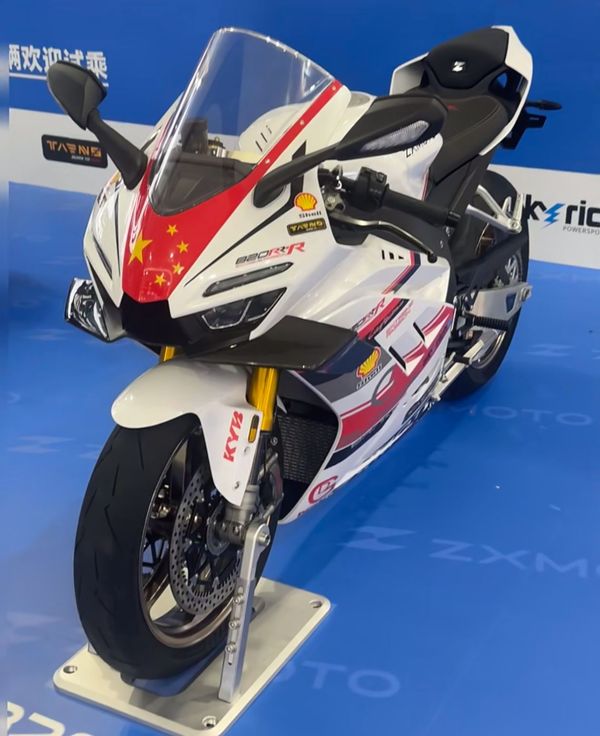 4万级三缸王炸！张雪820RR 299极速定档2026，进口仿赛价格屠夫来了