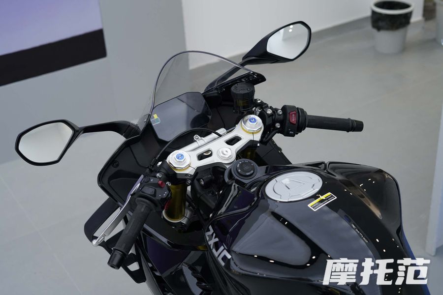 Pink Ride Roll Rr500 钱攒够先别花!2026款张雪500RR已提上日程,你最期待哪项升级?,摩托范