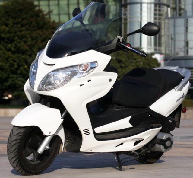 日雅250大绵羊,外观媲美铃木汉堡人,储物空间大,近1.8万