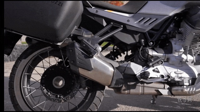 凯旋tiger 900 gt pro对比摩托古兹stelvio评测,技术参数相似,但理念