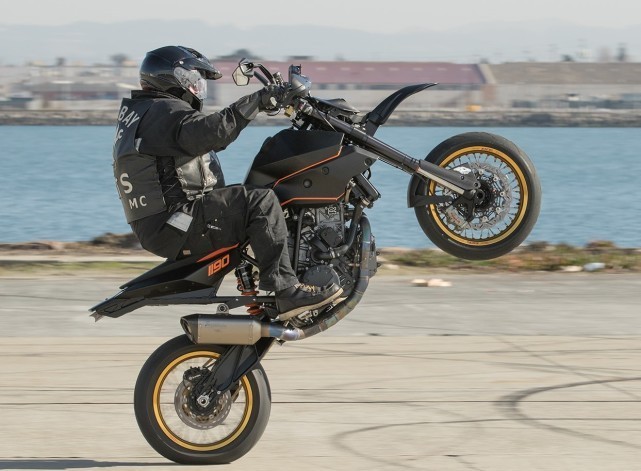 137匹马力 公升级"滑胎车"ktm 1190你敢玩吗?,摩托范-哈罗摩托