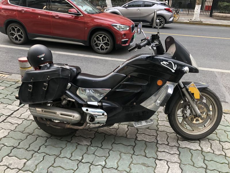 当年的春风巡航,设计太过风骚 —— 春风v3,摩托范-哈罗摩托