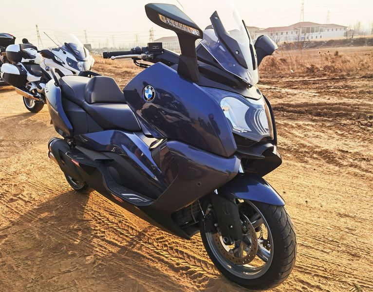 移动沙发宝马c650gt2000公里使用心得和推荐改装项目