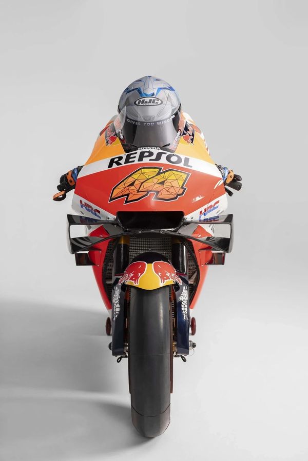 本田2021年motogp战车rc213v图赏