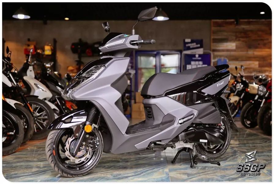 [ sym ] fnx150 充满科技感,运动型速可达小钢炮……,摩托范-哈罗摩托