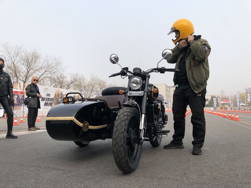 侉子里经典复古版的颜值可以说算不错的,同级别中鑫源周末风与长江400